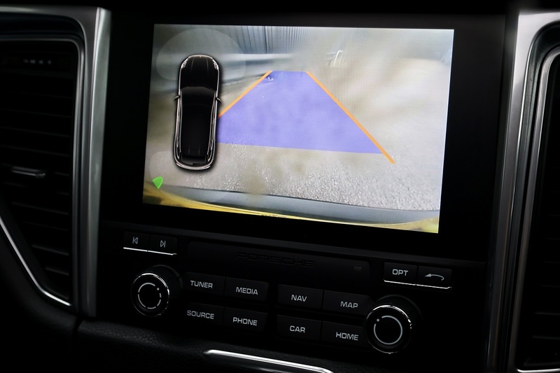 Porsche Macan 1 Lady Owner + Pano Roof + Reverse Camera Image 16