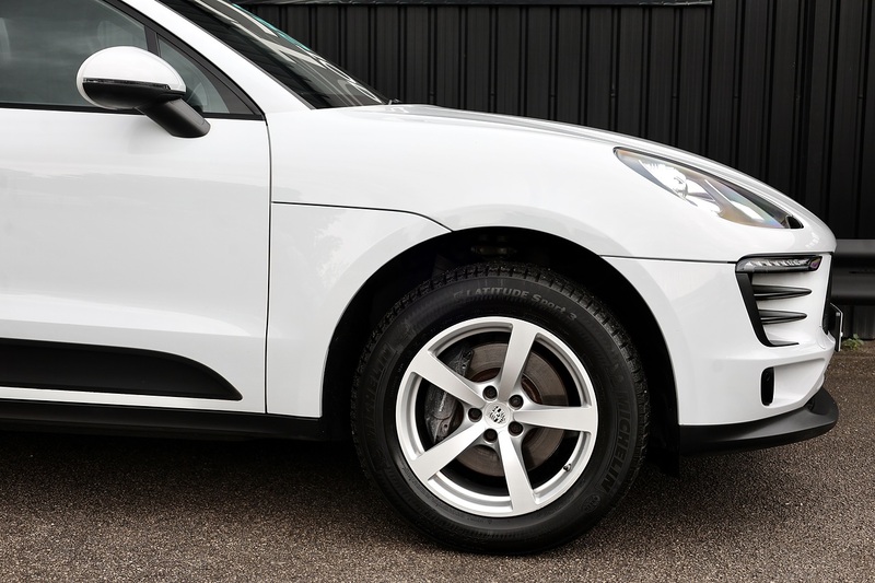 Porsche Macan 1 Lady Owner + Pano Roof + Reverse Camera Image 21