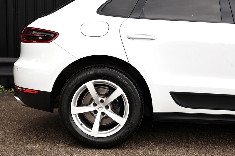 Porsche Macan 1 Lady Owner + Pano Roof + Reverse Camera Image 20