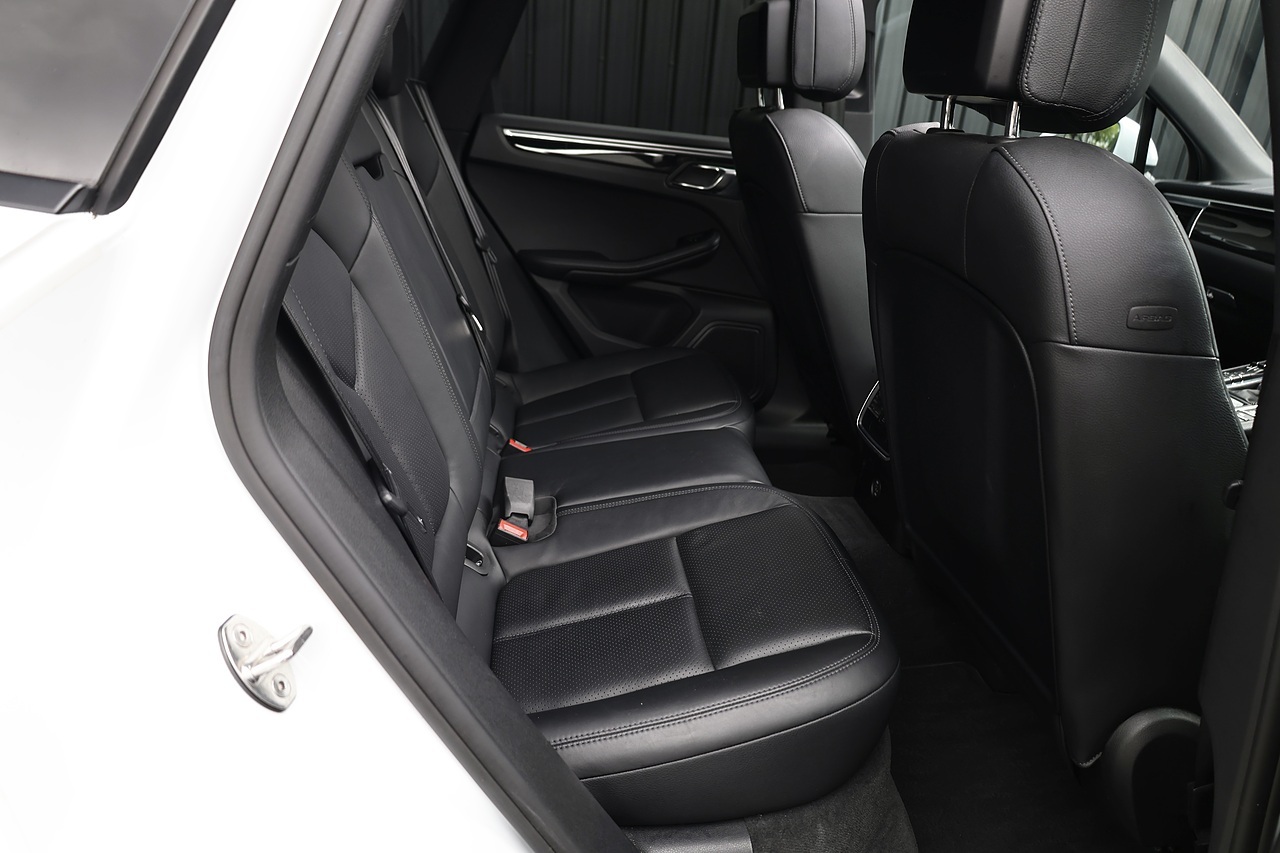 Porsche Macan 1 Lady Owner + Pano Roof + Reverse Camera - Large 12