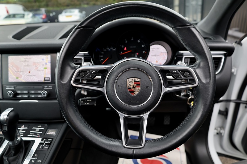 Porsche Macan 1 Lady Owner + Pano Roof + Reverse Camera Image 25