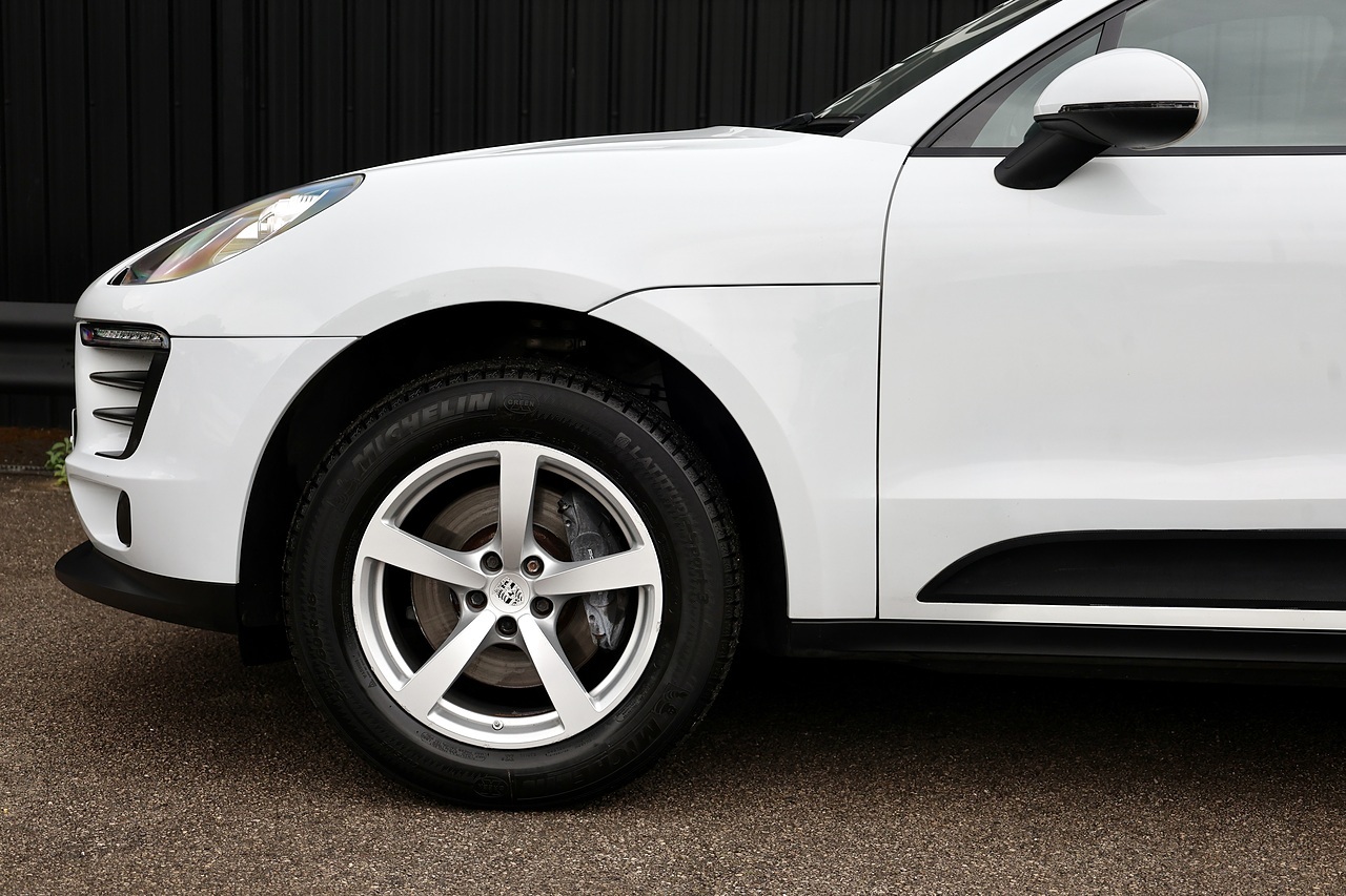 Porsche Macan 1 Lady Owner + Pano Roof + Reverse Camera - Large 27