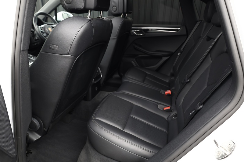 Porsche Macan 1 Lady Owner + Pano Roof + Reverse Camera Image 30