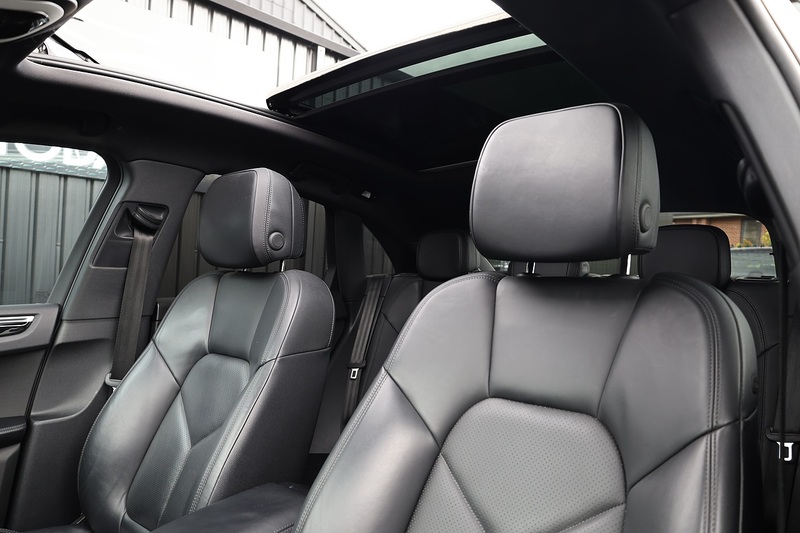 Porsche Macan 1 Lady Owner + Pano Roof + Reverse Camera Image 9