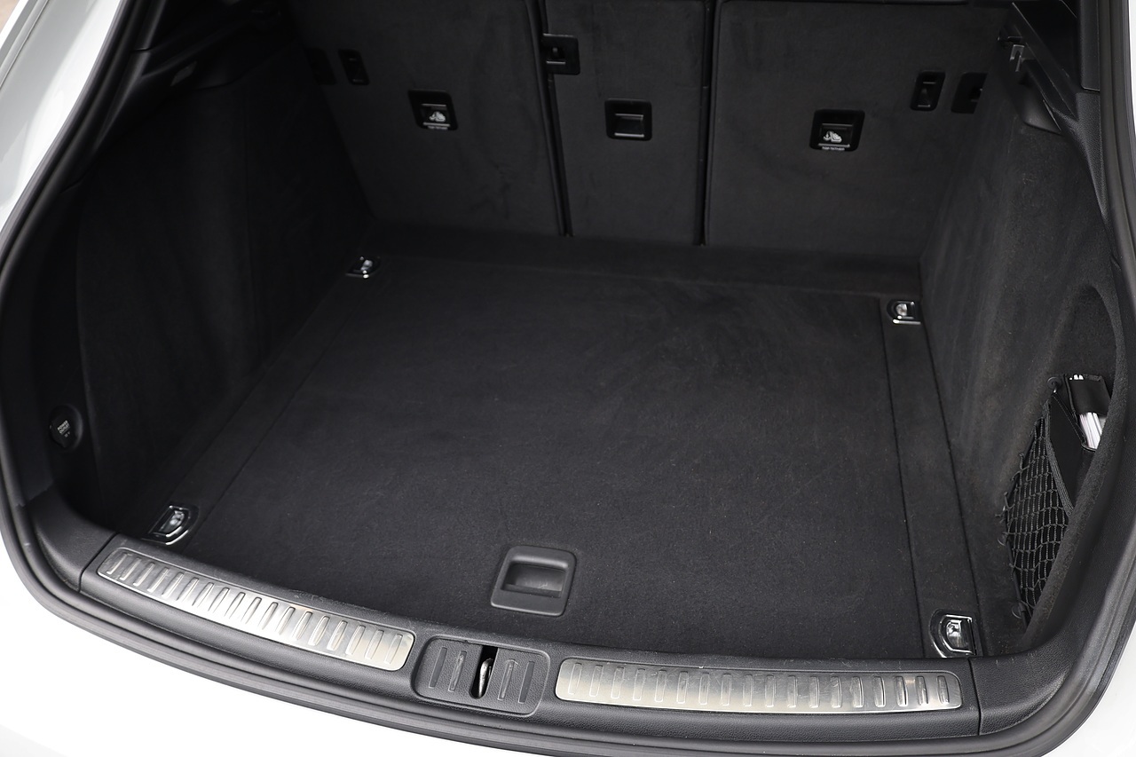 Porsche Macan 1 Lady Owner + Pano Roof + Reverse Camera - Large 31