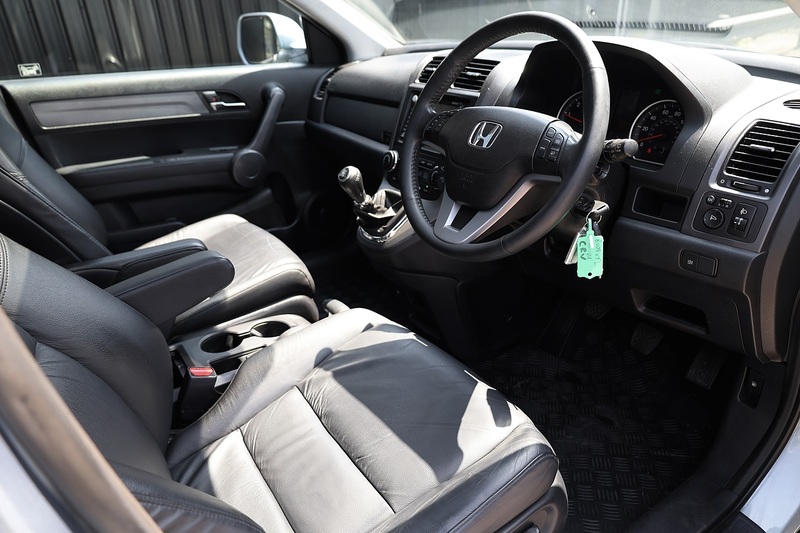 Honda CR-V EX 2 Former Keepers + 17 Services + Pano Roof Image 24