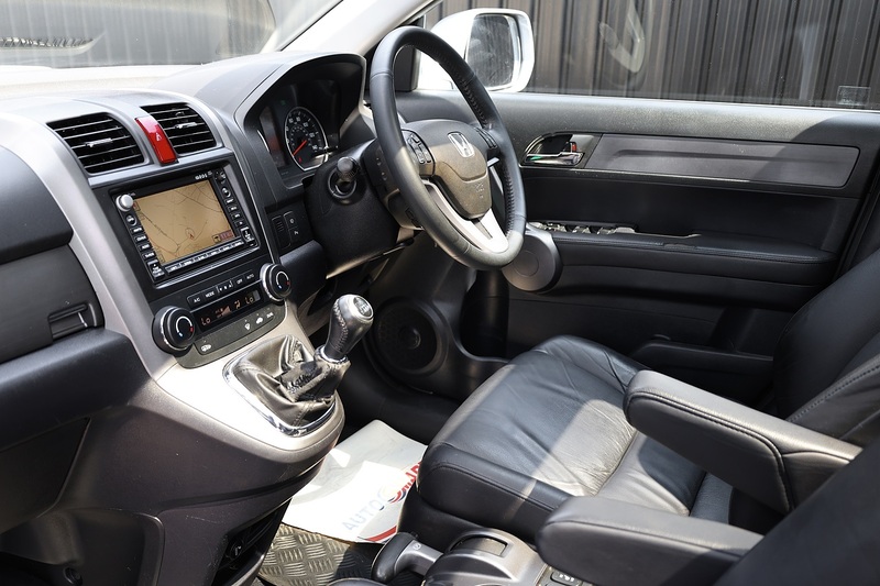 Honda CR-V EX 2 Former Keepers + 17 Services + Pano Roof Image 9