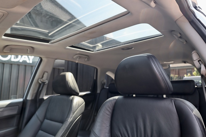 Honda CR-V EX 2 Former Keepers + 17 Services + Pano Roof Image 8