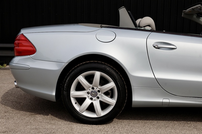 Mercedes-Benz SL 350 3 Former Keepers + Just Serviced by MB Image 29