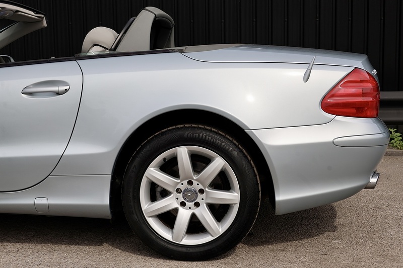 Mercedes-Benz SL 350 3 Former Keepers + Just Serviced by MB Image 34