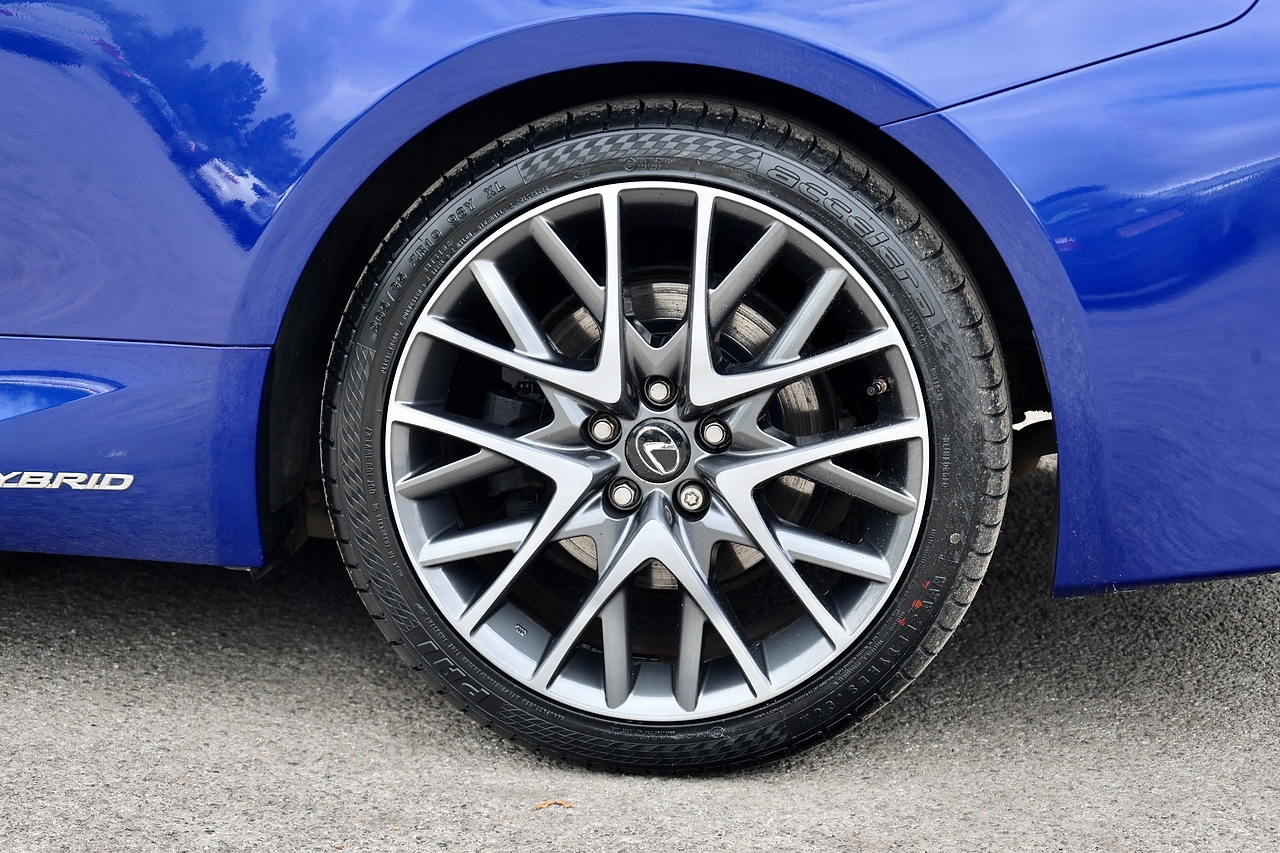 Lexus RC 300h F-Sport Full Lexus History + Lexus Warranty + x4 New Tyres - Large 33