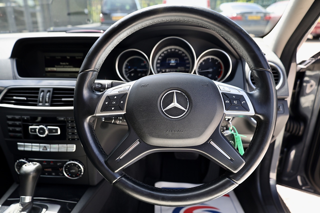 Mercedes-Benz C200 CDI Exec SE Auto 2 Former Keepers + Full Service History - Large 16