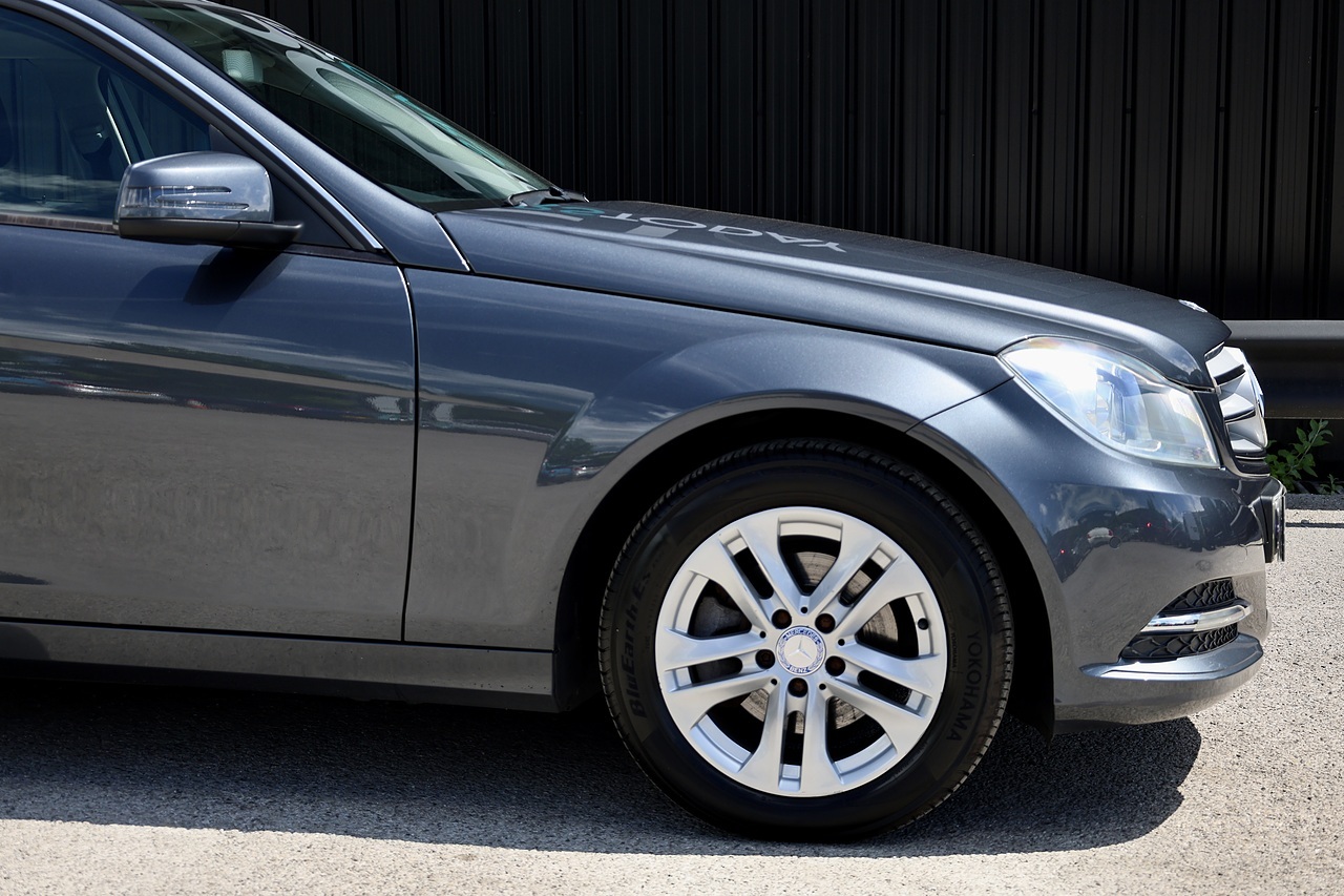 Mercedes-Benz C200 CDI Exec SE Auto 2 Former Keepers + Full Service History - Large 19