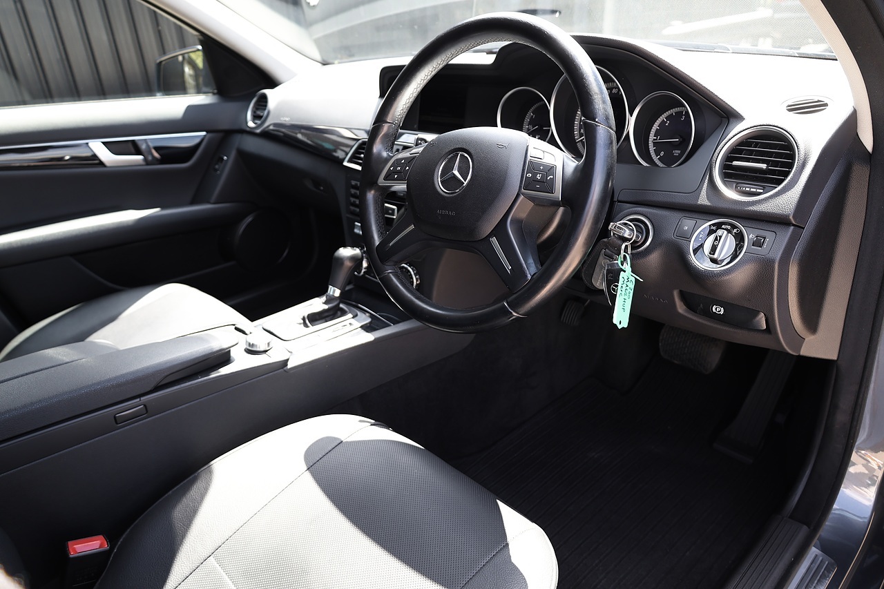 Mercedes-Benz C200 CDI Exec SE Auto 2 Former Keepers + Full Service History - Large 10