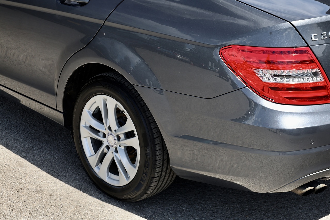 Mercedes-Benz C200 CDI Exec SE Auto 2 Former Keepers + Full Service History - Large 34