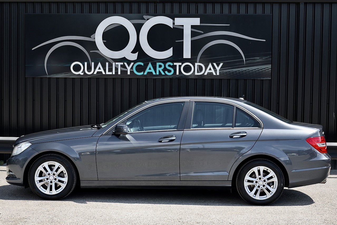 Mercedes-Benz C200 CDI Exec SE Auto 2 Former Keepers + Full Service History - Large 1