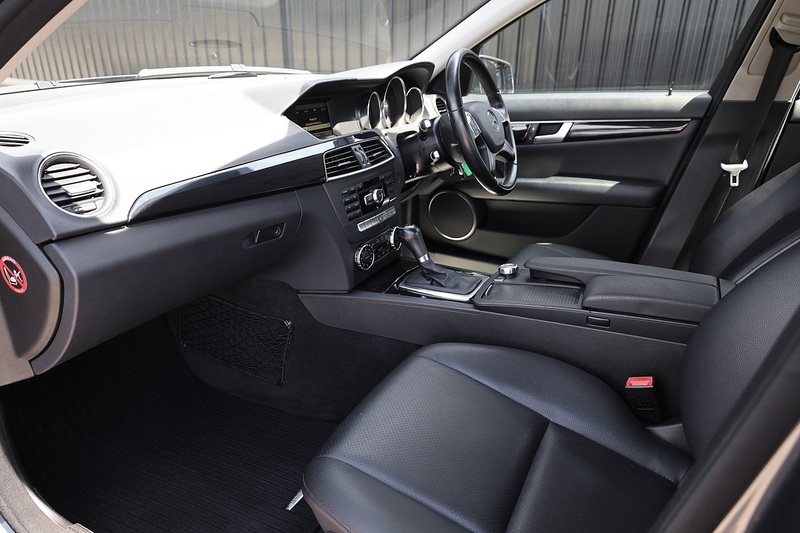 Mercedes-Benz C200 CDI Exec SE Auto 2 Former Keepers + Full Service History Image 2