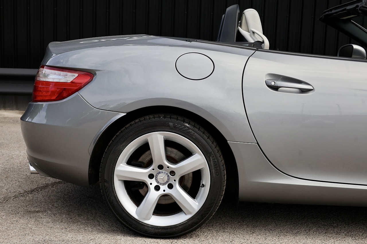 Mercedes-Benz SLK Fully Documented Service History + COMAND + Heated Seats - Large 14