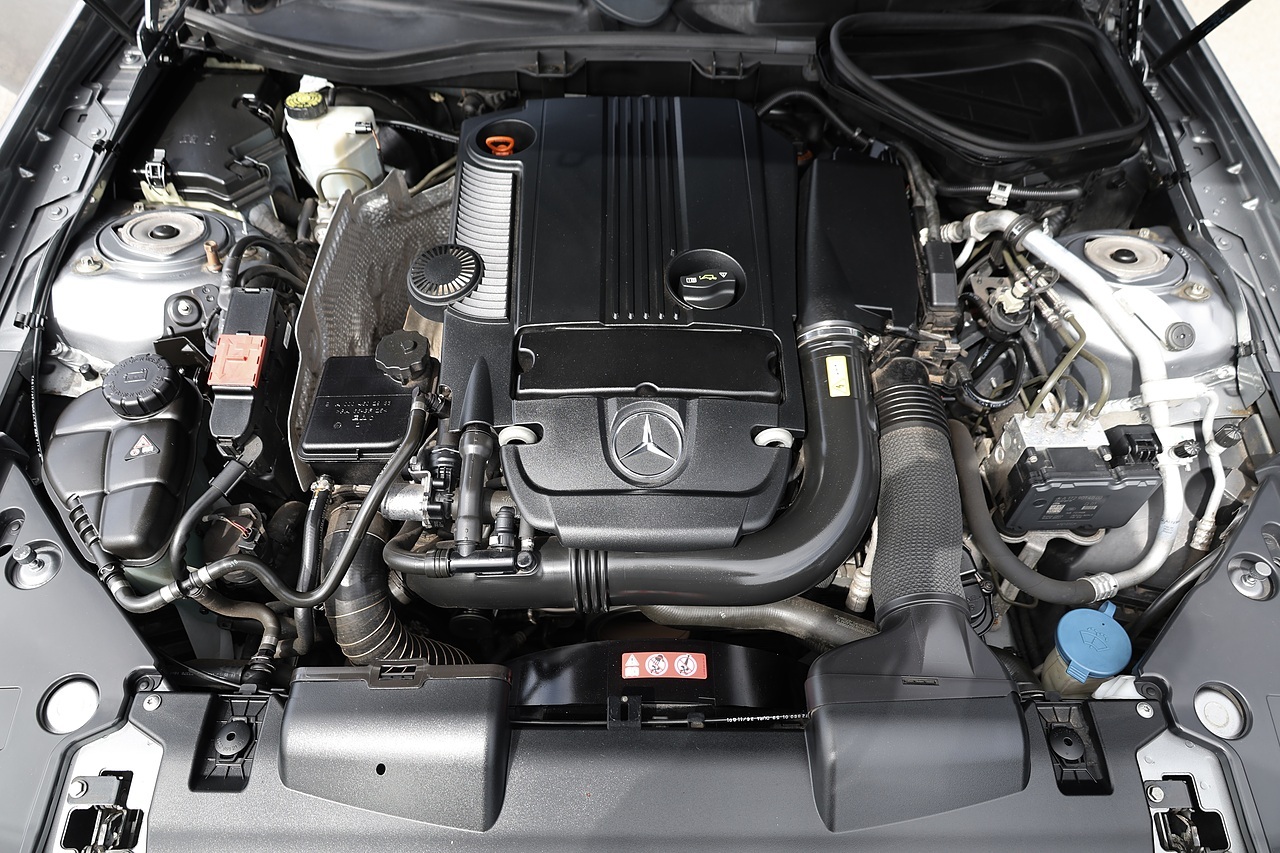 Mercedes-Benz SLK Fully Documented Service History + COMAND + Heated Seats - Large 18