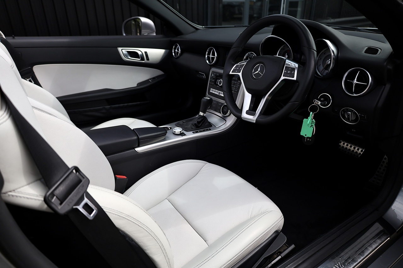 Mercedes-Benz SLK Fully Documented Service History + COMAND + Heated Seats - Large 5