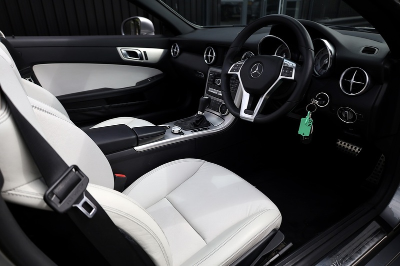 Mercedes-Benz SLK Fully Documented Service History + COMAND + Heated Seats Image 5