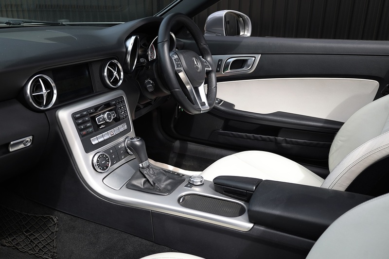 Mercedes-Benz SLK Fully Documented Service History + COMAND + Heated Seats Image 6