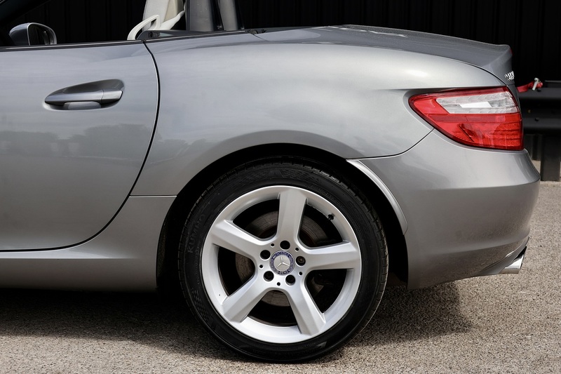 Mercedes-Benz SLK Fully Documented Service History + COMAND + Heated Seats Image 22