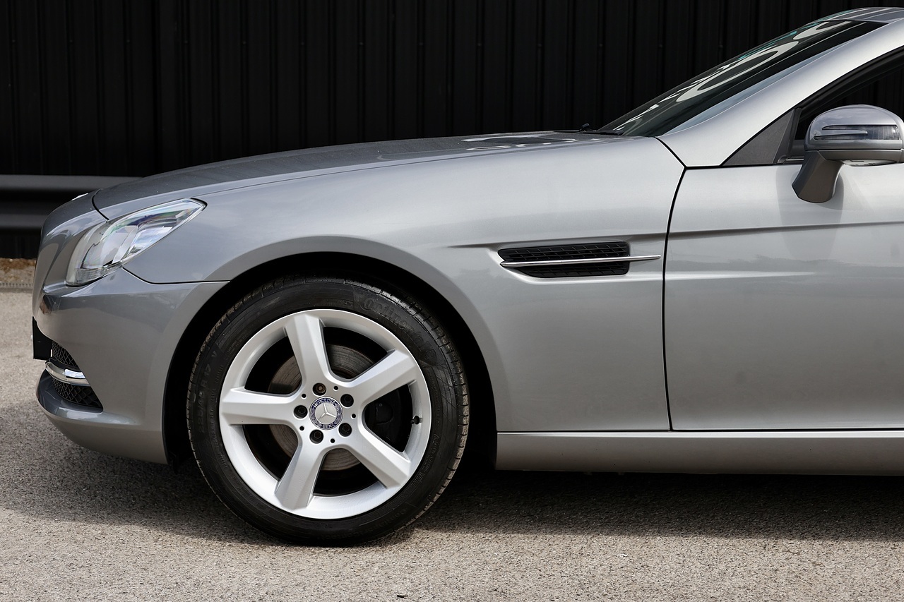 Mercedes-Benz SLK Fully Documented Service History + COMAND + Heated Seats - Large 21