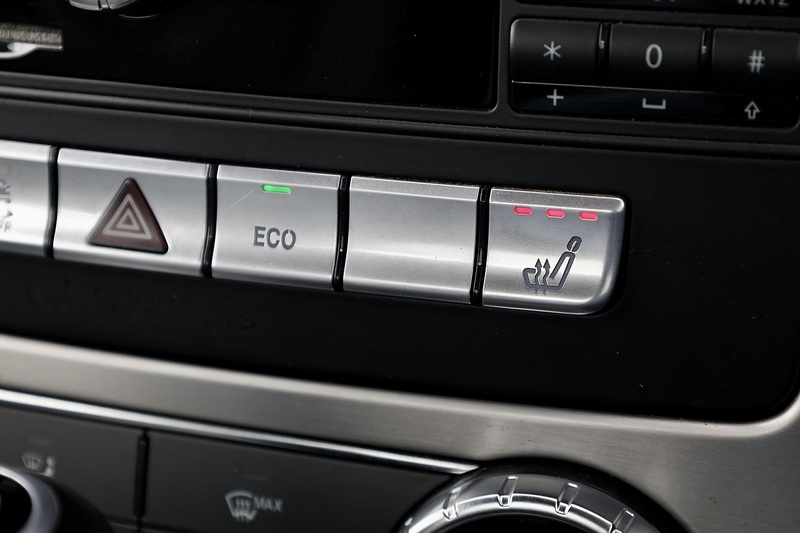 Mercedes-Benz SLK Fully Documented Service History + COMAND + Heated Seats Image 28