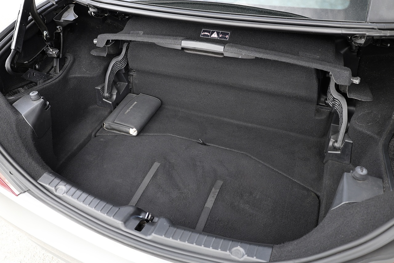 Mercedes-Benz SLK Fully Documented Service History + COMAND + Heated Seats - Large 29