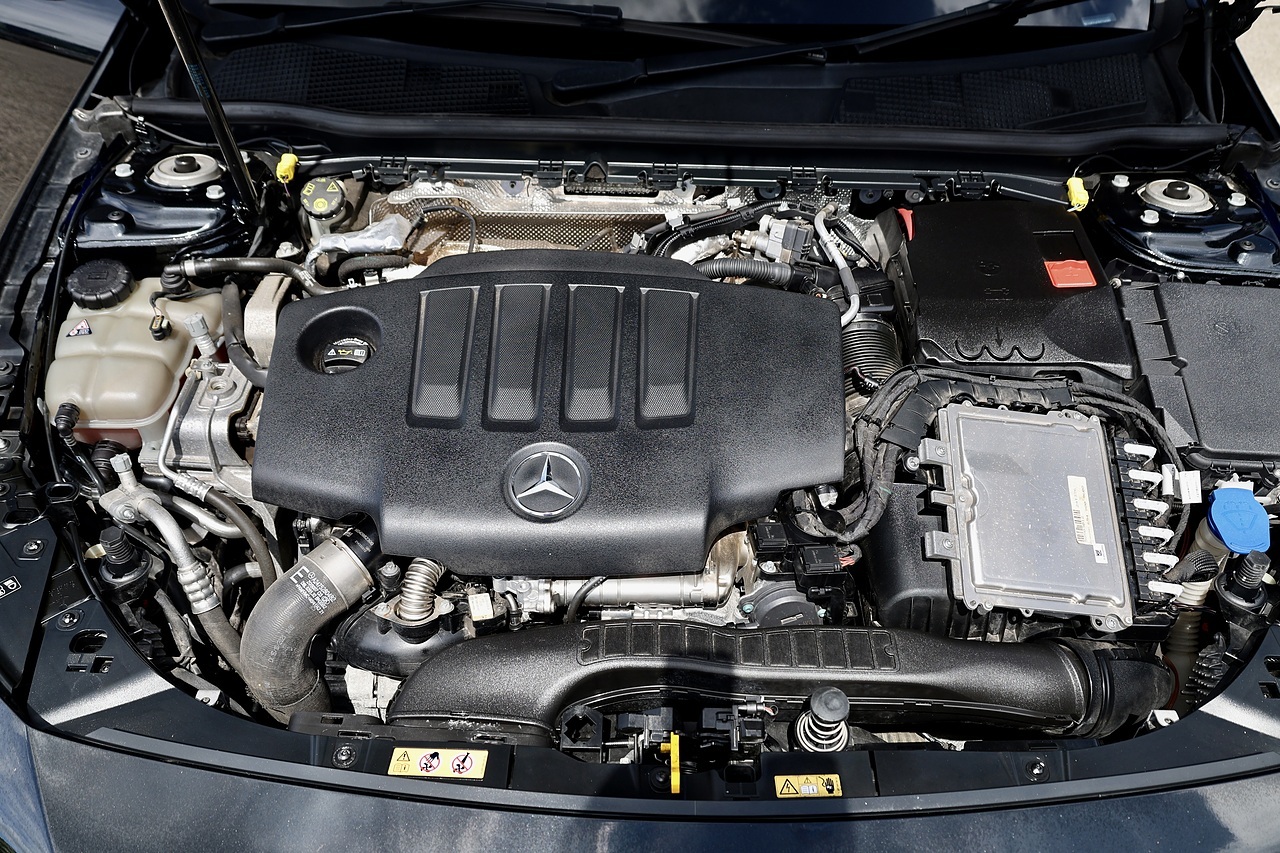 Mercedes-Benz CLA 220d AMG Line Premium Plus 1 Former Keeper + Full Service History - Large 24
