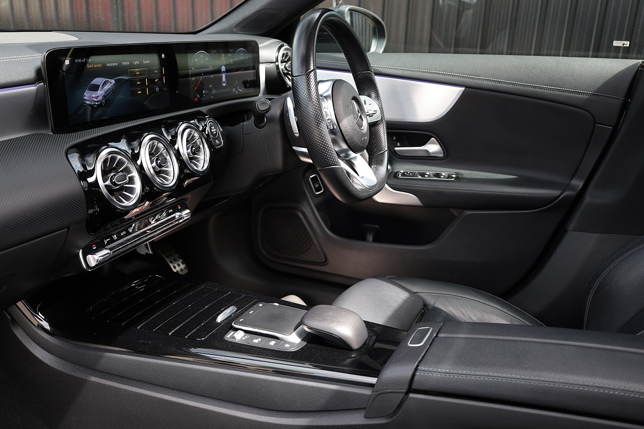 Mercedes-Benz CLA 220d AMG Line Premium Plus 1 Former Keeper + Full Service History - Large 6