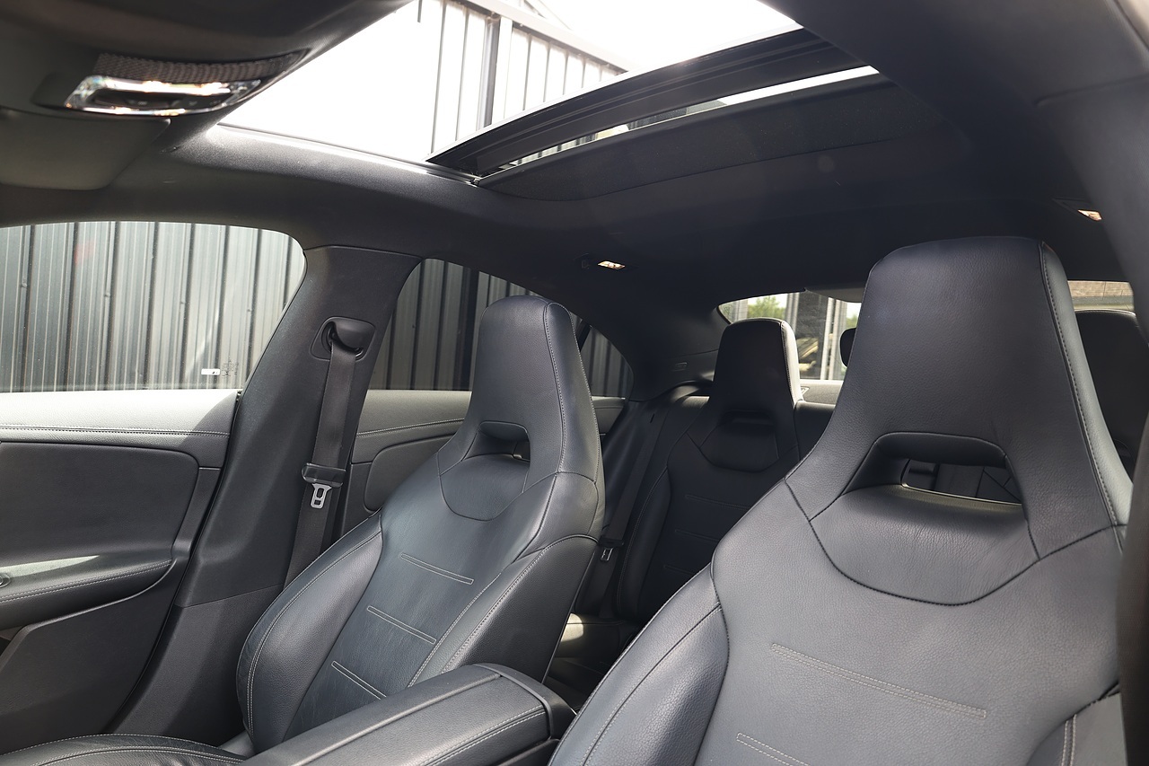Mercedes-Benz CLA 220d AMG Line Premium Plus 1 Former Keeper + Full Service History - Large 8