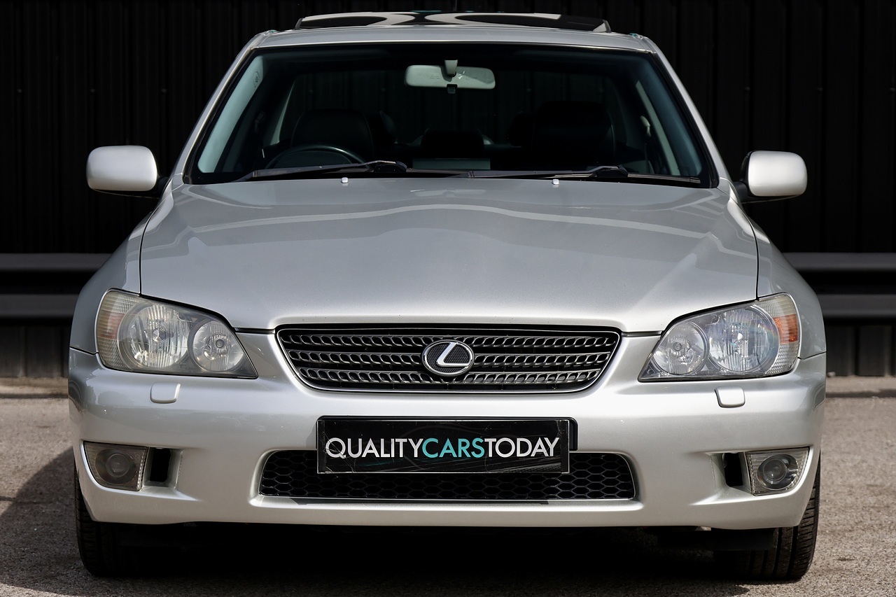Lexus IS 200 SE Navigator UK Supplied + 1 Former Keeper + Lexus Service June 26 - Large 3