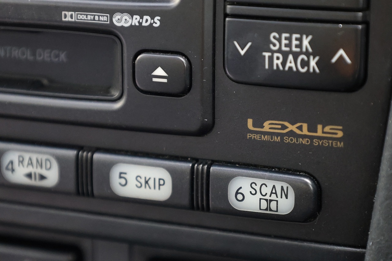 Lexus IS 200 SE Navigator UK Supplied + 1 Former Keeper + Lexus Service June 26 - Large 19