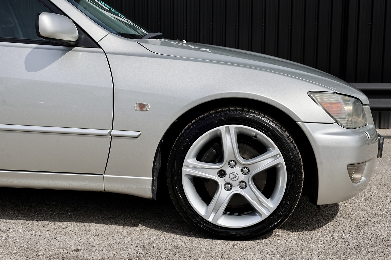 Lexus IS 200 SE Navigator UK Supplied + 1 Former Keeper + Lexus Service June 26 - Large 22