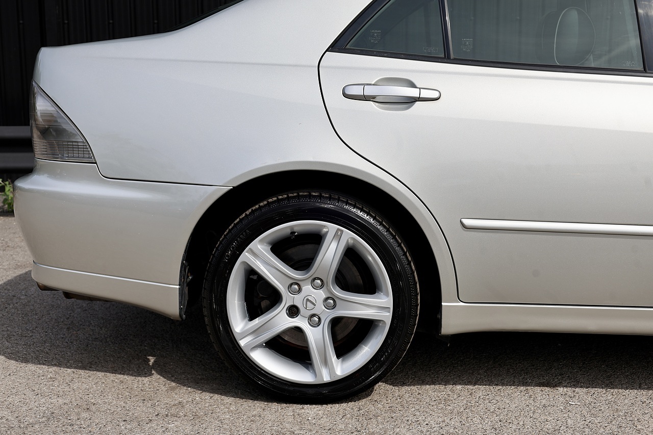 Lexus IS 200 SE Navigator UK Supplied + 1 Former Keeper + Lexus Service June 26 - Large 21