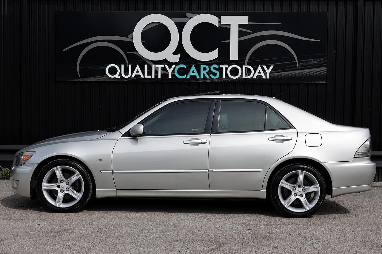 Lexus IS 200 SE Navigator UK Supplied + 1 Former Keeper + Lexus Service June 26 - Large 1