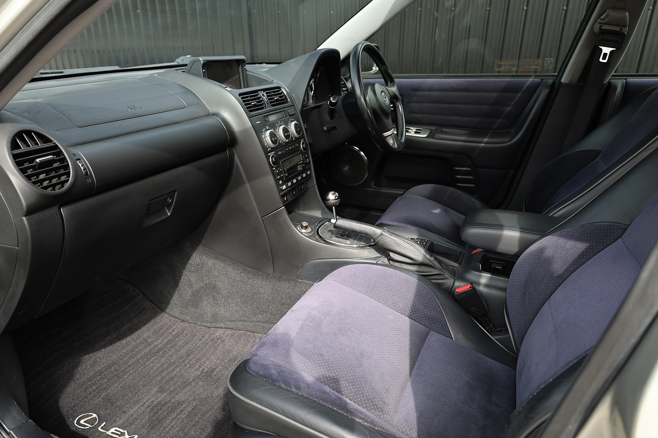 Lexus IS 200 SE Navigator UK Supplied + 1 Former Keeper + Lexus Service June 26 - Large 2