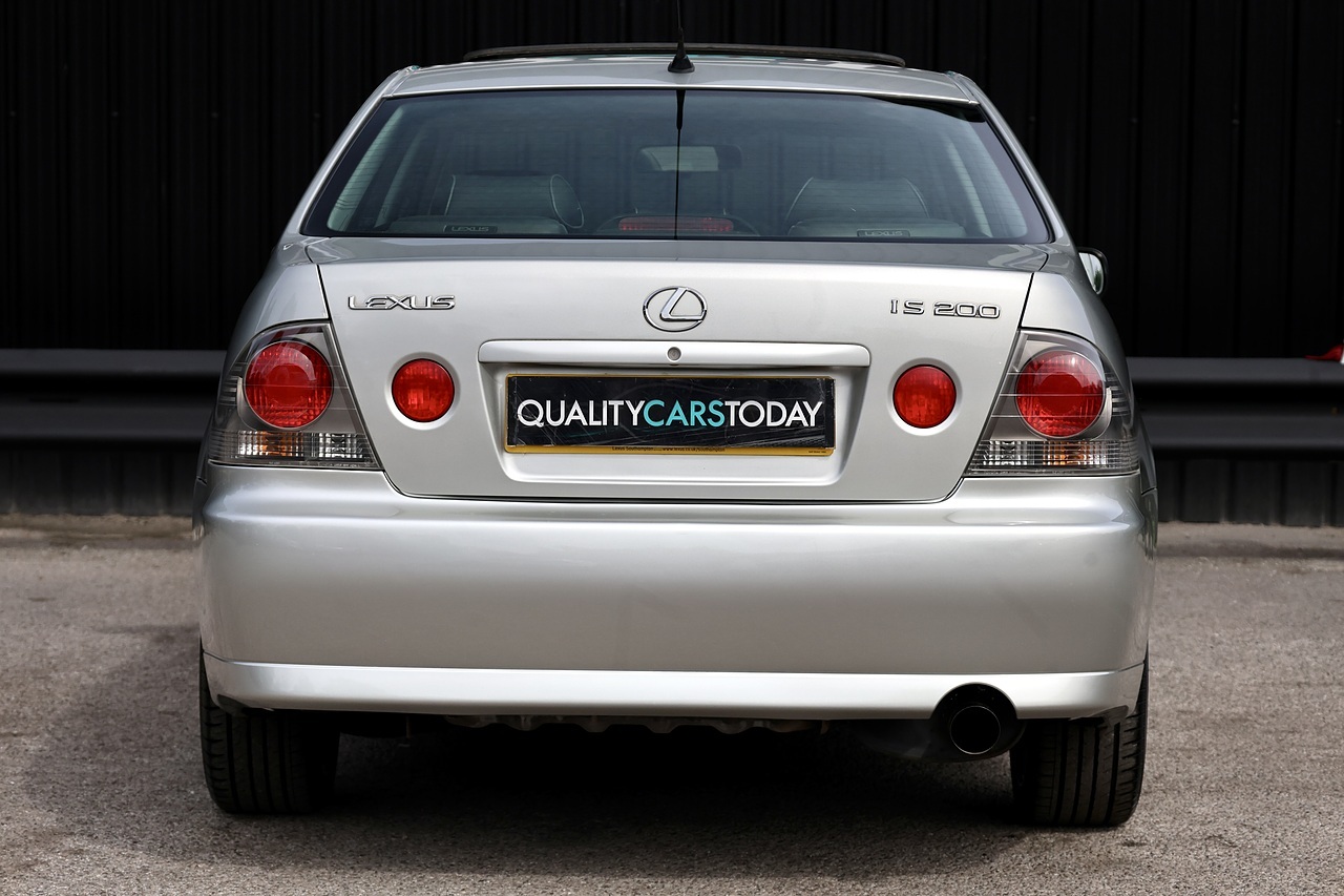 Lexus IS 200 SE Navigator UK Supplied + 1 Former Keeper + Lexus Service June 26 - Large 4
