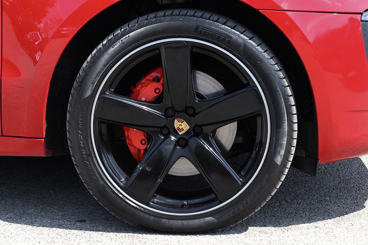 Porsche Macan GTS 2 Former Keepers + Huge / Rare Spec - Large 43