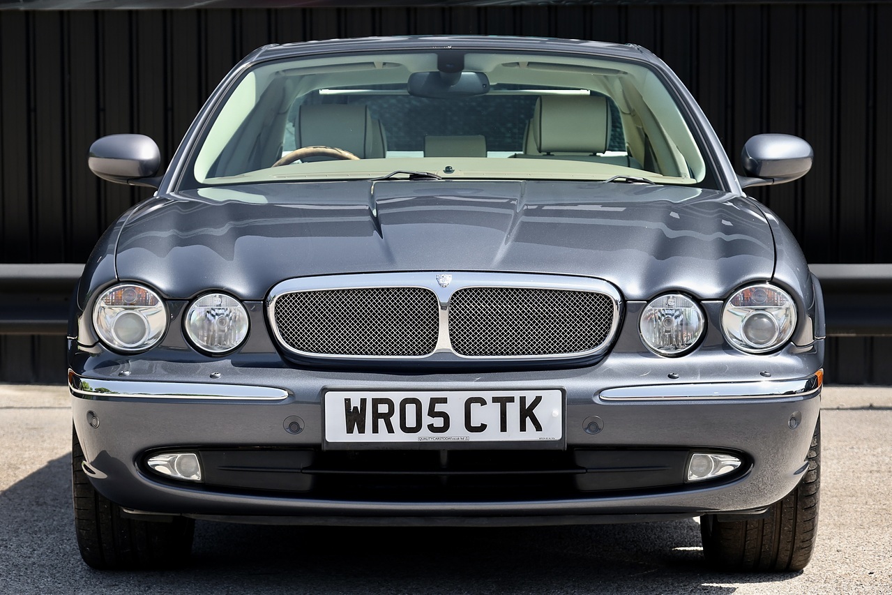 Jaguar XJ8 4.2 V8 Sovereign UK Supplied + Comprehensive History + Exceptional Condition - Large 3
