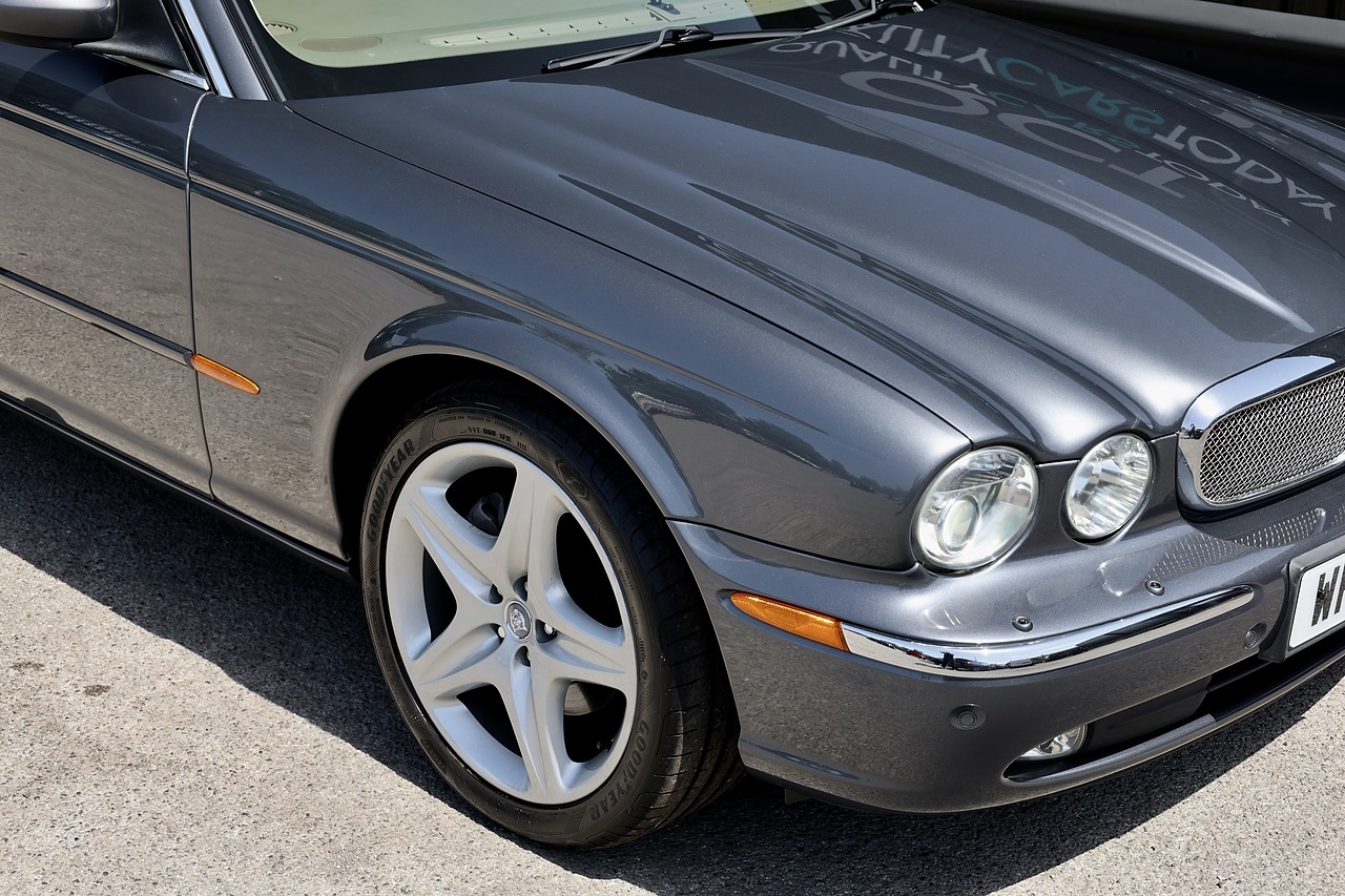 Jaguar XJ8 4.2 V8 Sovereign UK Supplied + Comprehensive History + Exceptional Condition - Large 10