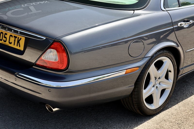 Jaguar XJ8 4.2 V8 Sovereign UK Supplied + Comprehensive History + Exceptional Condition Image 13
