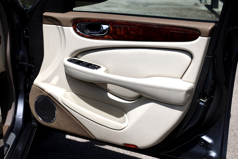 Jaguar XJ8 4.2 V8 Sovereign UK Supplied + Comprehensive History + Exceptional Condition Image 14