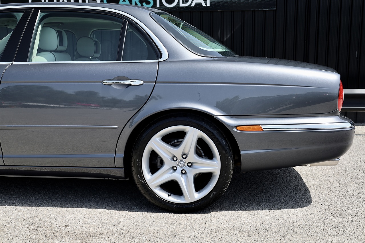 Jaguar XJ8 4.2 V8 Sovereign UK Supplied + Comprehensive History + Exceptional Condition - Large 23