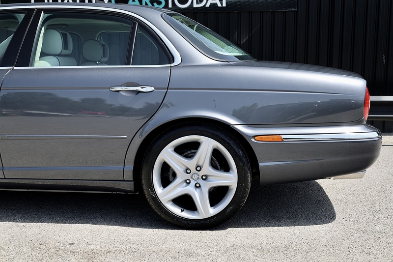 Jaguar XJ8 4.2 V8 Sovereign UK Supplied + Comprehensive History + Exceptional Condition Image 23