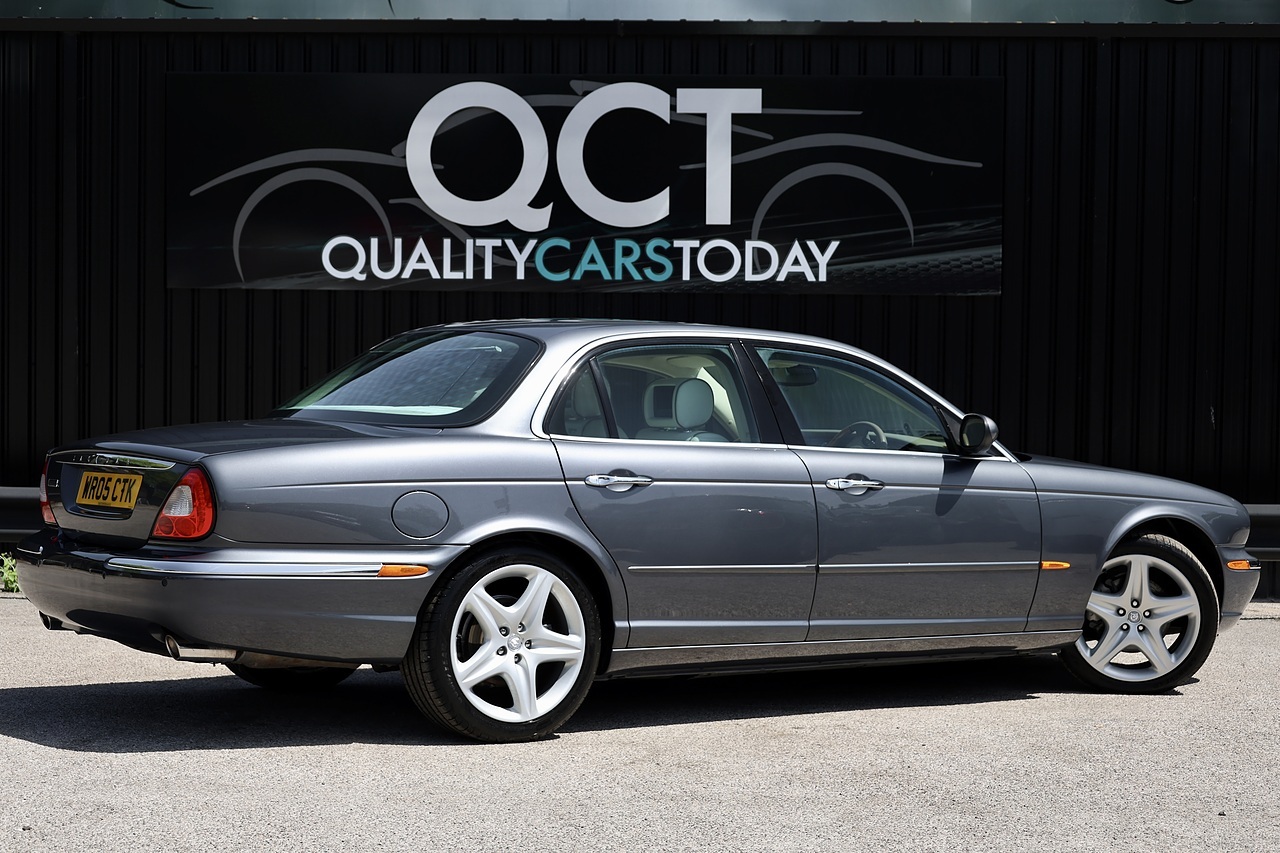 Jaguar XJ8 4.2 V8 Sovereign UK Supplied + Comprehensive History + Exceptional Condition - Large 7