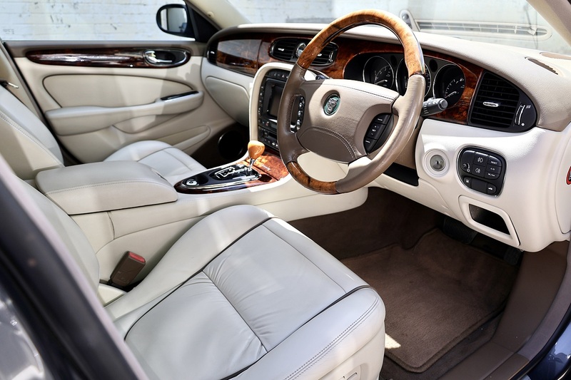 Jaguar XJ8 4.2 V8 Sovereign UK Supplied + Comprehensive History + Exceptional Condition Image 8