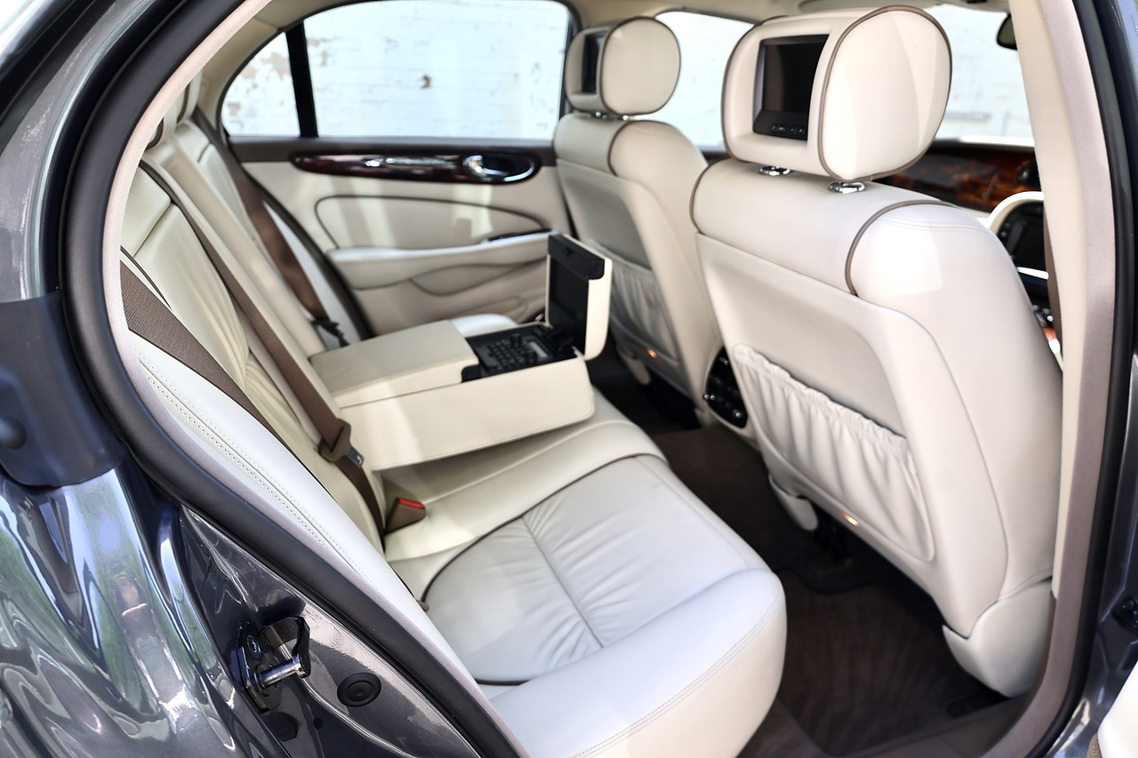 Jaguar XJ8 4.2 V8 Sovereign UK Supplied + Comprehensive History + Exceptional Condition - Large 39
